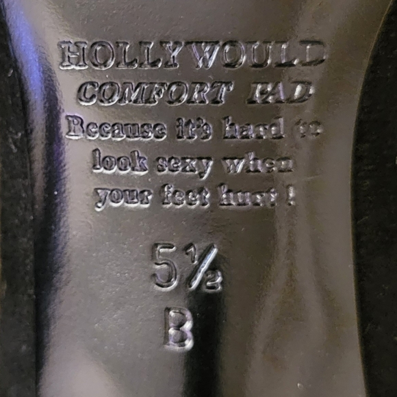 Hollywould $465 New with Box black pumps w metal handcuffs - Picture 8 of 11